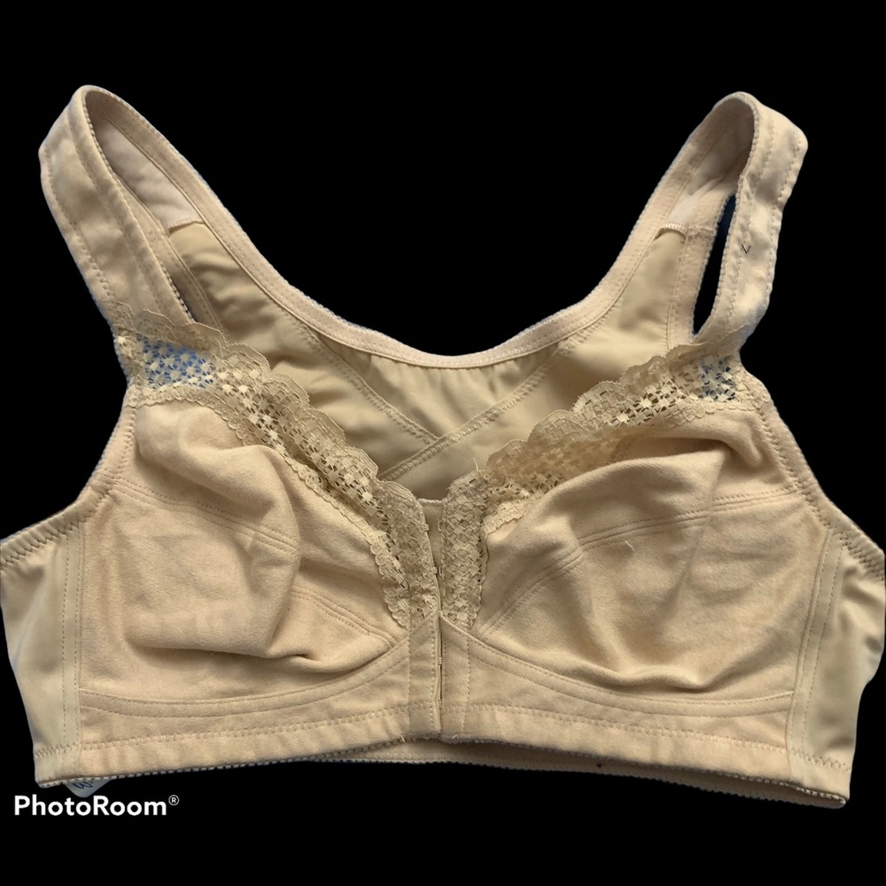 Exquisite Form wireless front closure bra
